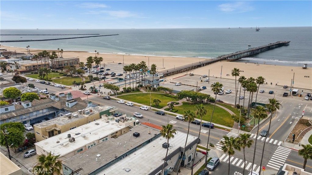 Image 21 of property listing at 805 Ocean 4, Seal Beach, CA 90740