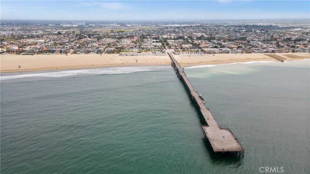 Image 24 of property listing at 805 Ocean 4, Seal Beach, CA 90740