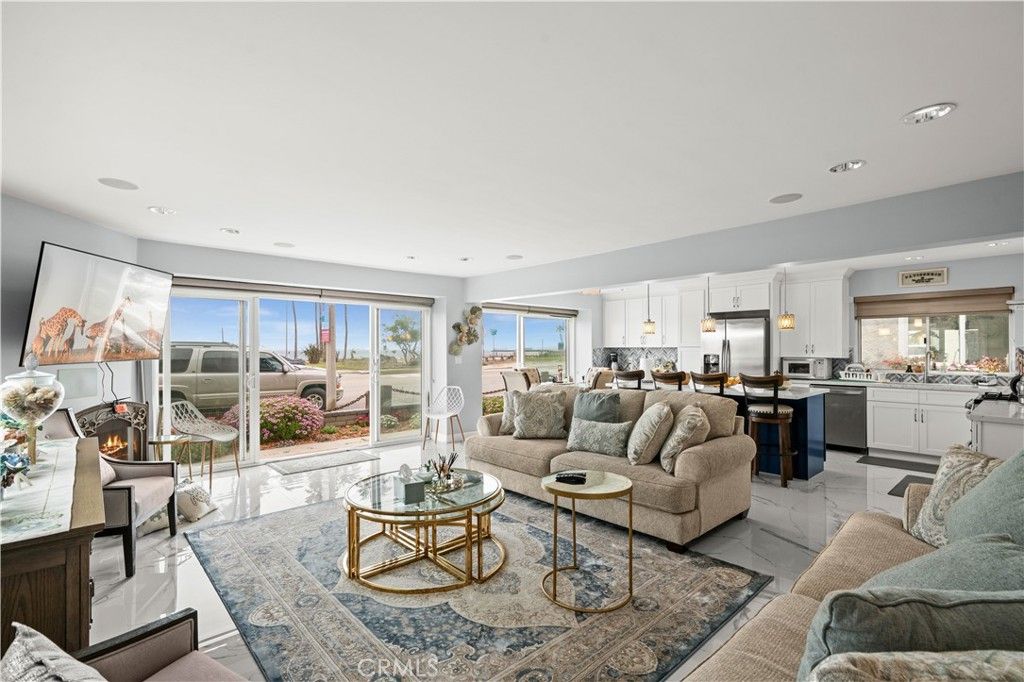 Image 3 of property listing at 805 Ocean 4, Seal Beach, CA 90740
