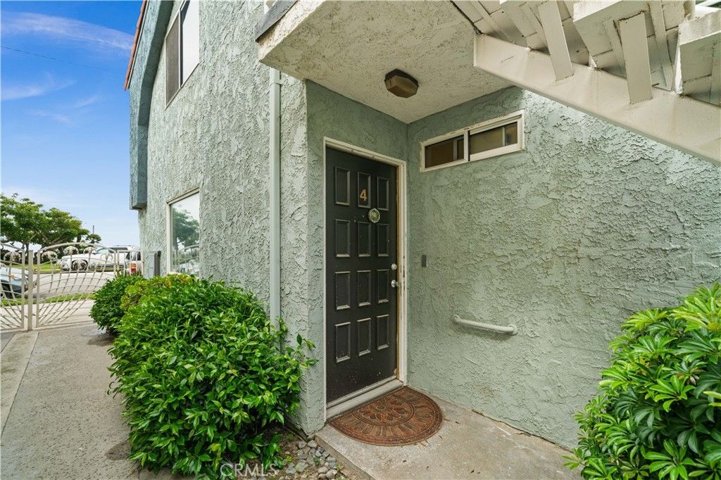 Image 30 of property listing at 805 Ocean 4, Seal Beach, CA 90740