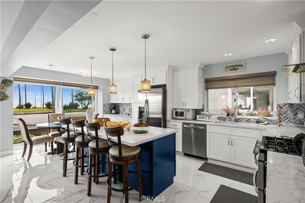 Image 7 of property listing at 805 Ocean 4, Seal Beach, CA 90740