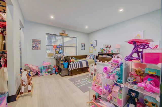 18111 NW 68th Ave I210, Hialeah, FL 33015