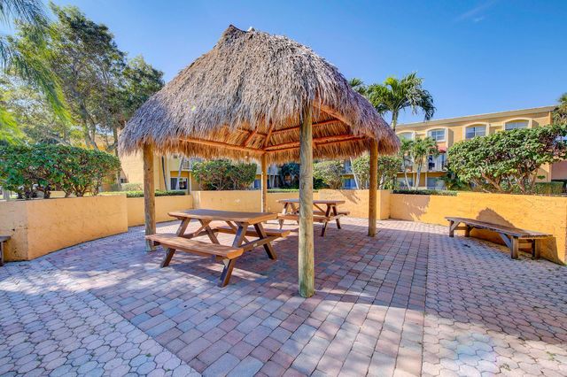 18111 NW 68th Ave I210, Hialeah, FL 33015