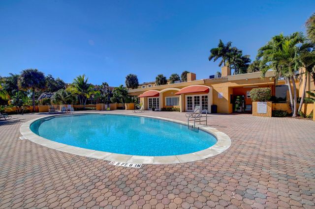 18111 NW 68th Ave I210, Hialeah, FL 33015