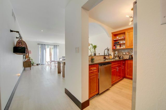 18111 NW 68th Ave I210, Hialeah, FL 33015