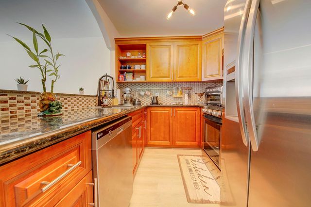 18111 NW 68th Ave I210, Hialeah, FL 33015