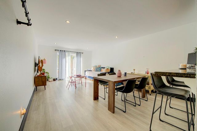 18111 NW 68th Ave I210, Hialeah, FL 33015