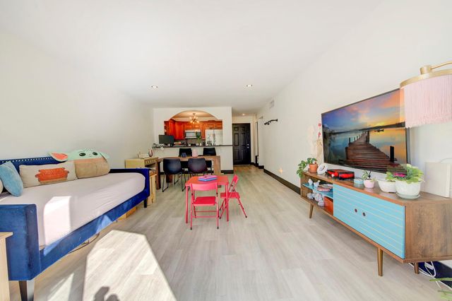 18111 NW 68th Ave I210, Hialeah, FL 33015