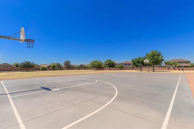 1533 W Sabel Court, San Tan Valley, AZ 85144