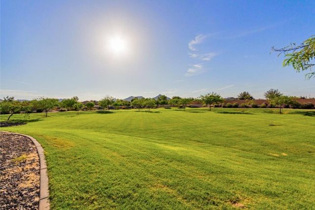 1533 W Sabel Court, San Tan Valley, AZ 85144
