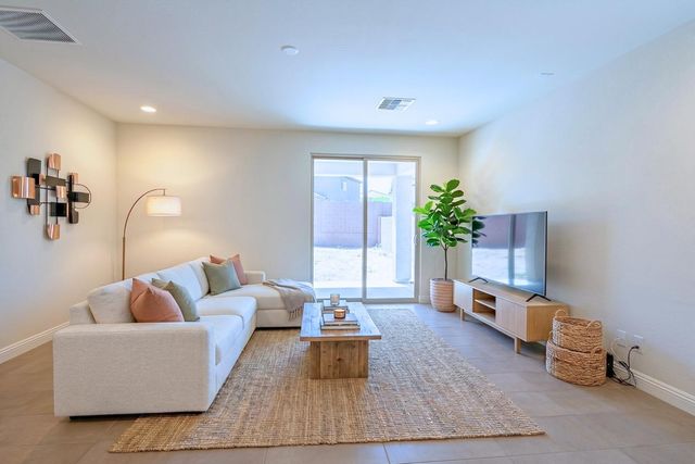 1533 W Sabel Court, San Tan Valley, AZ 85144