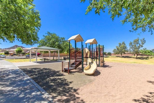 1533 W Sabel Court, San Tan Valley, AZ 85144