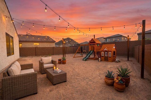 1533 W Sabel Court, San Tan Valley, AZ 85144