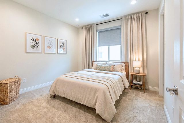 1533 W Sabel Court, San Tan Valley, AZ 85144