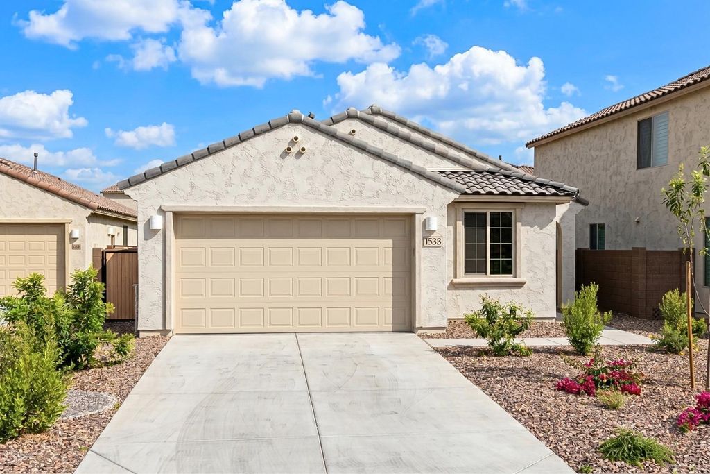 1533 W Sabel Court, San Tan Valley, AZ 85144