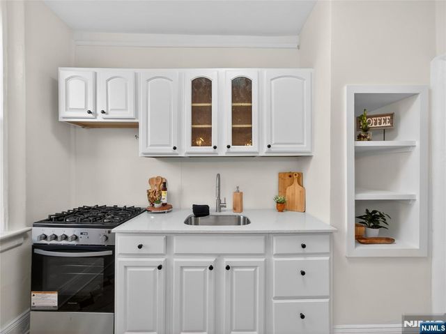 18 74th Street B5, North Bergen, NJ 07047