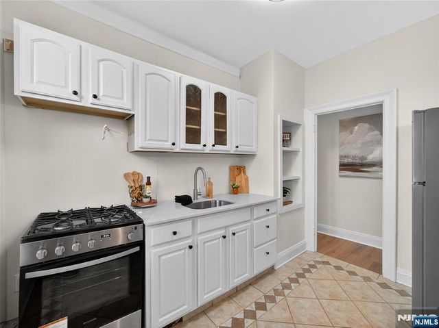 18 74th Street B5, North Bergen, NJ 07047