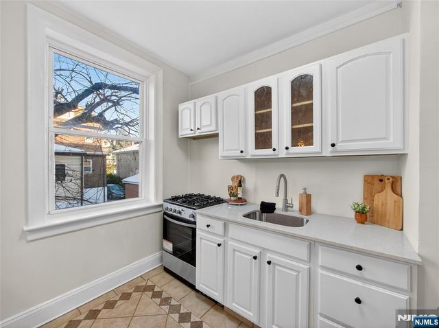 18 74th Street B5, North Bergen, NJ 07047