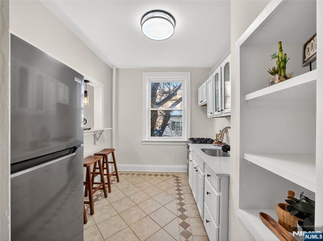 18 74th Street B5, North Bergen, NJ 07047