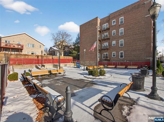 18 74th Street B5, North Bergen, NJ 07047