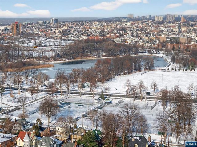 18 74th Street B5, North Bergen, NJ 07047