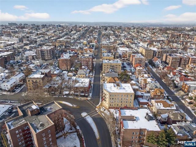 18 74th Street B5, North Bergen, NJ 07047