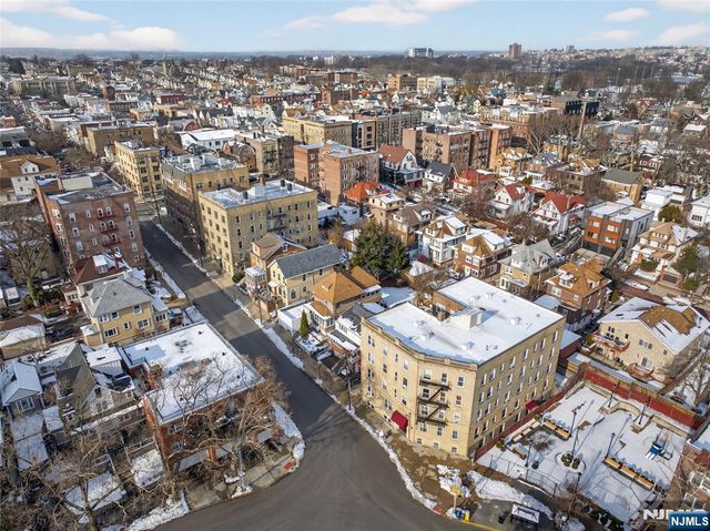 18 74th Street B5, North Bergen, NJ 07047