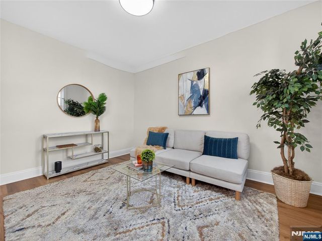 18 74th Street B5, North Bergen, NJ 07047