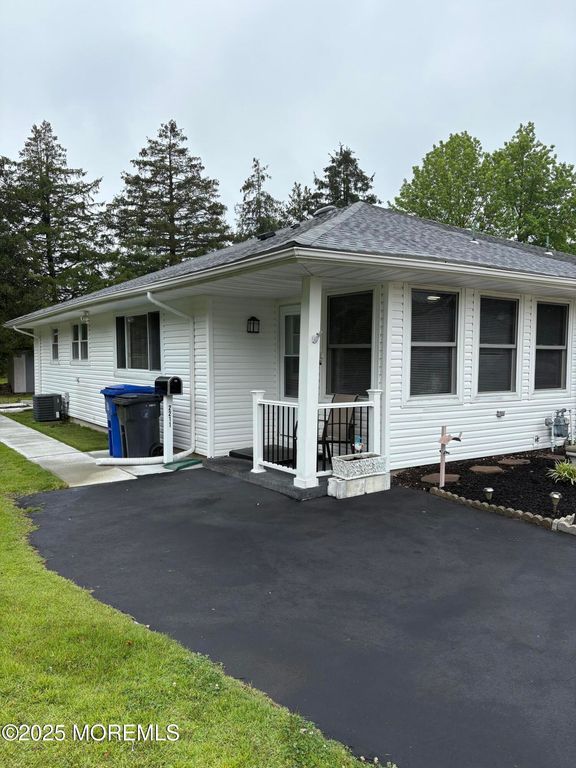 2211 Yorktowne Boulevard, Toms River, NJ 08753