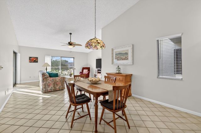 3207 S Lakeview Circle 6-203, Hutchinson Island, FL 34949