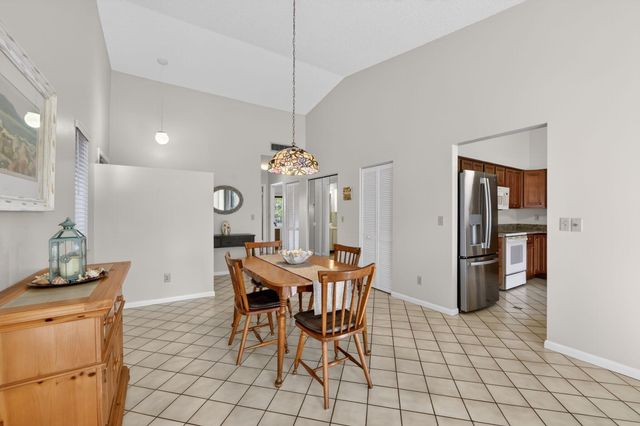 3207 S Lakeview Circle 6-203, Hutchinson Island, FL 34949