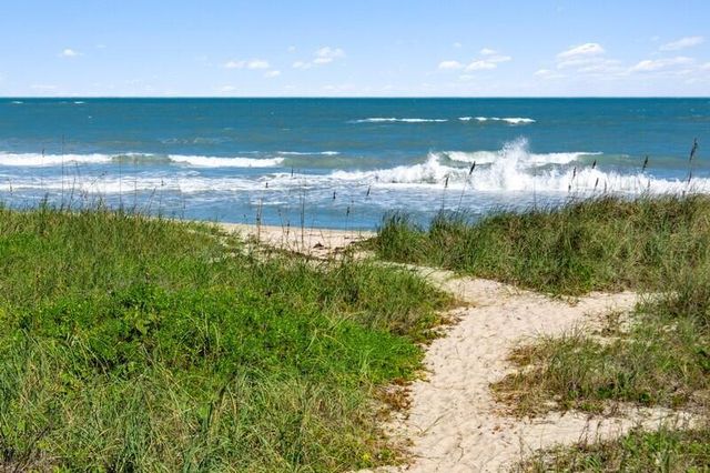 3207 S Lakeview Circle 6-203, Hutchinson Island, FL 34949