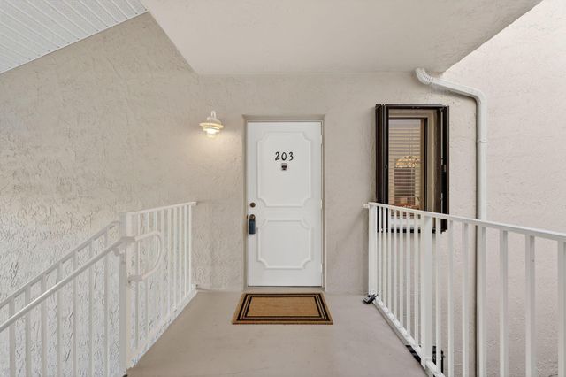 3207 S Lakeview Circle 6-203, Hutchinson Island, FL 34949