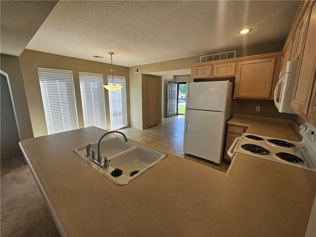 8341 N Kensington Avenue, Kansas City, MO 64119