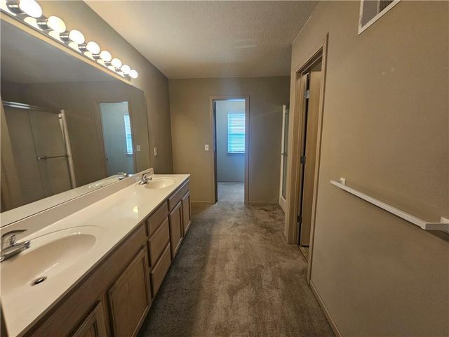 8341 N Kensington Avenue, Kansas City, MO 64119