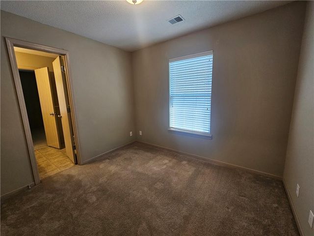 8341 N Kensington Avenue, Kansas City, MO 64119