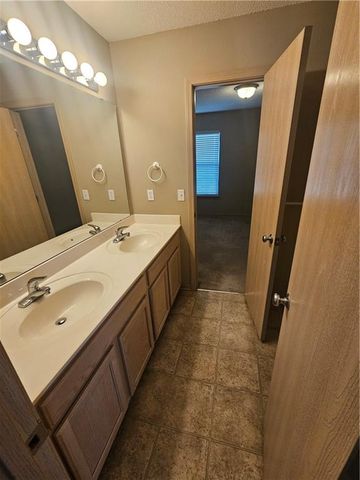 8341 N Kensington Avenue, Kansas City, MO 64119
