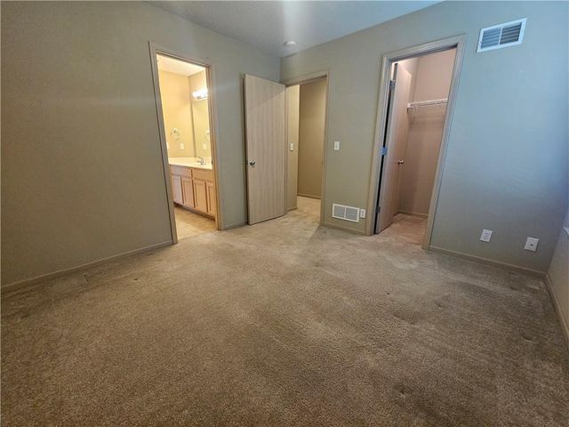 8341 N Kensington Avenue, Kansas City, MO 64119