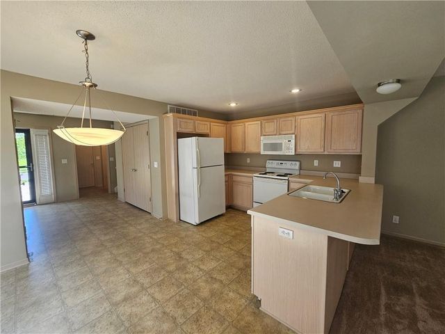 8341 N Kensington Avenue, Kansas City, MO 64119