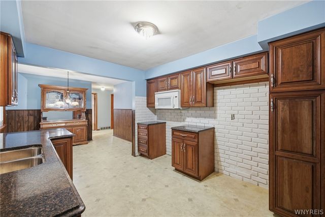 4373 East Frontier Drive, Hamburg, NY 14219