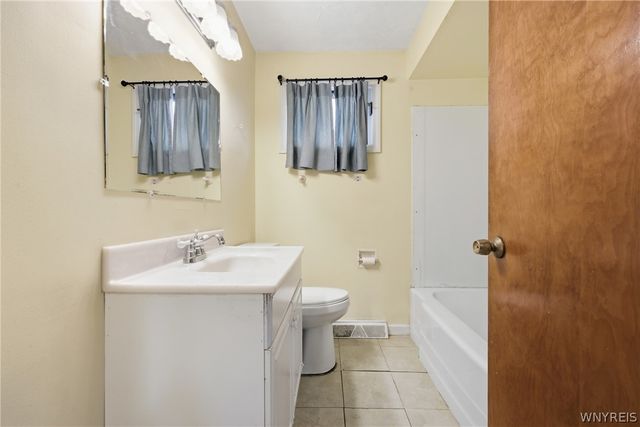 4373 East Frontier Drive, Hamburg, NY 14219