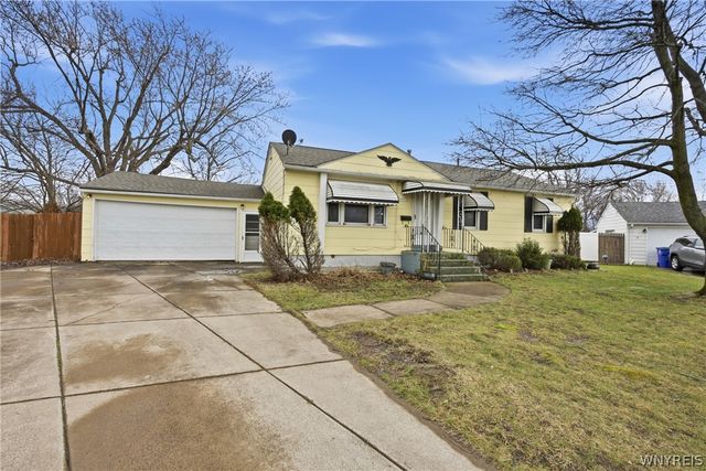 4373 East Frontier Drive, Hamburg, NY 14219