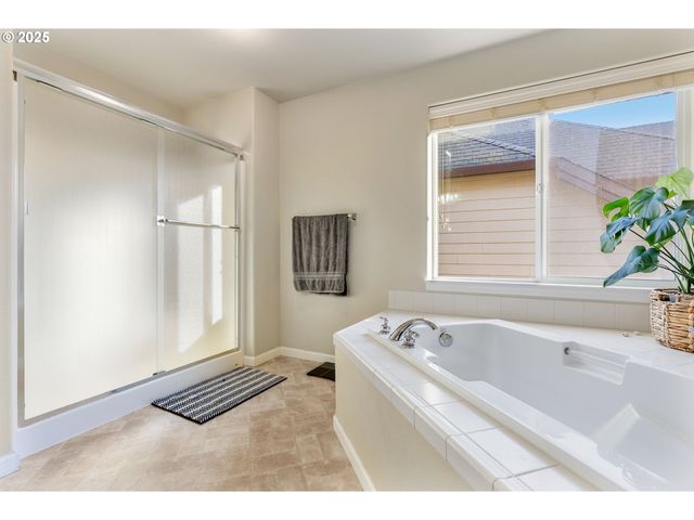 16270 Se JASPER Dr, Damascus, OR 97089