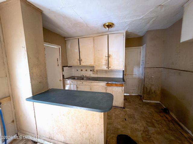 2032 Willow Way, Jackson, MS 39204