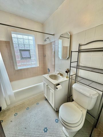 4036 N Mozart Street, Chicago, IL 60618