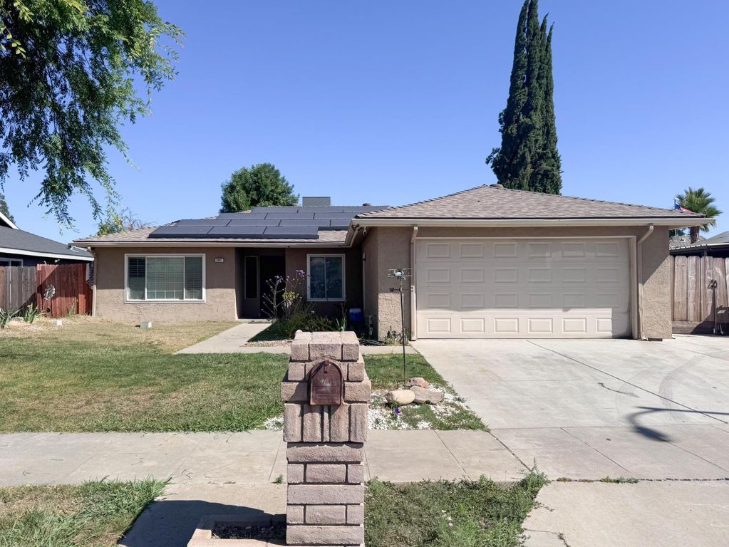 2801 Greenwood Dr, Madera, CA 93637