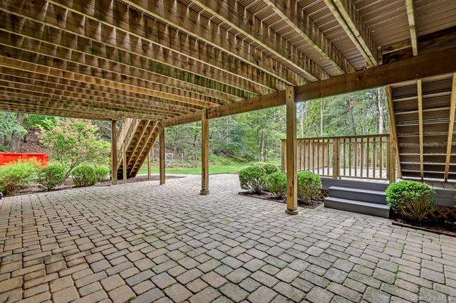 4 Sugar Hollow Court, Katonah, NY 10536