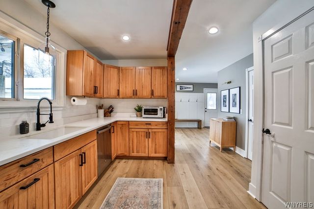 5128 Armor Duells Road, Orchard Park, NY 14127