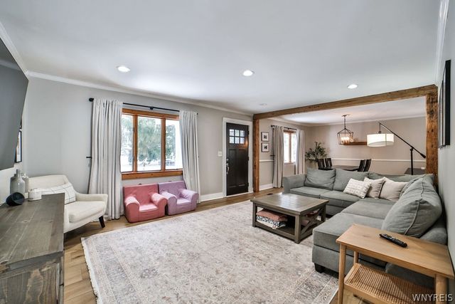 5128 Armor Duells Road, Orchard Park, NY 14127