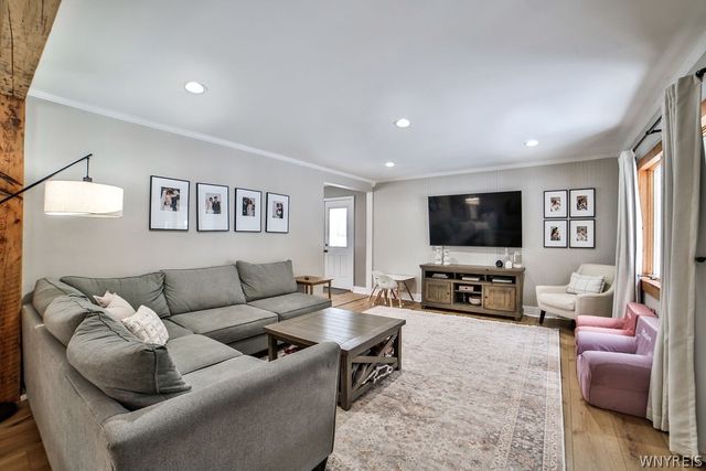 5128 Armor Duells Road, Orchard Park, NY 14127